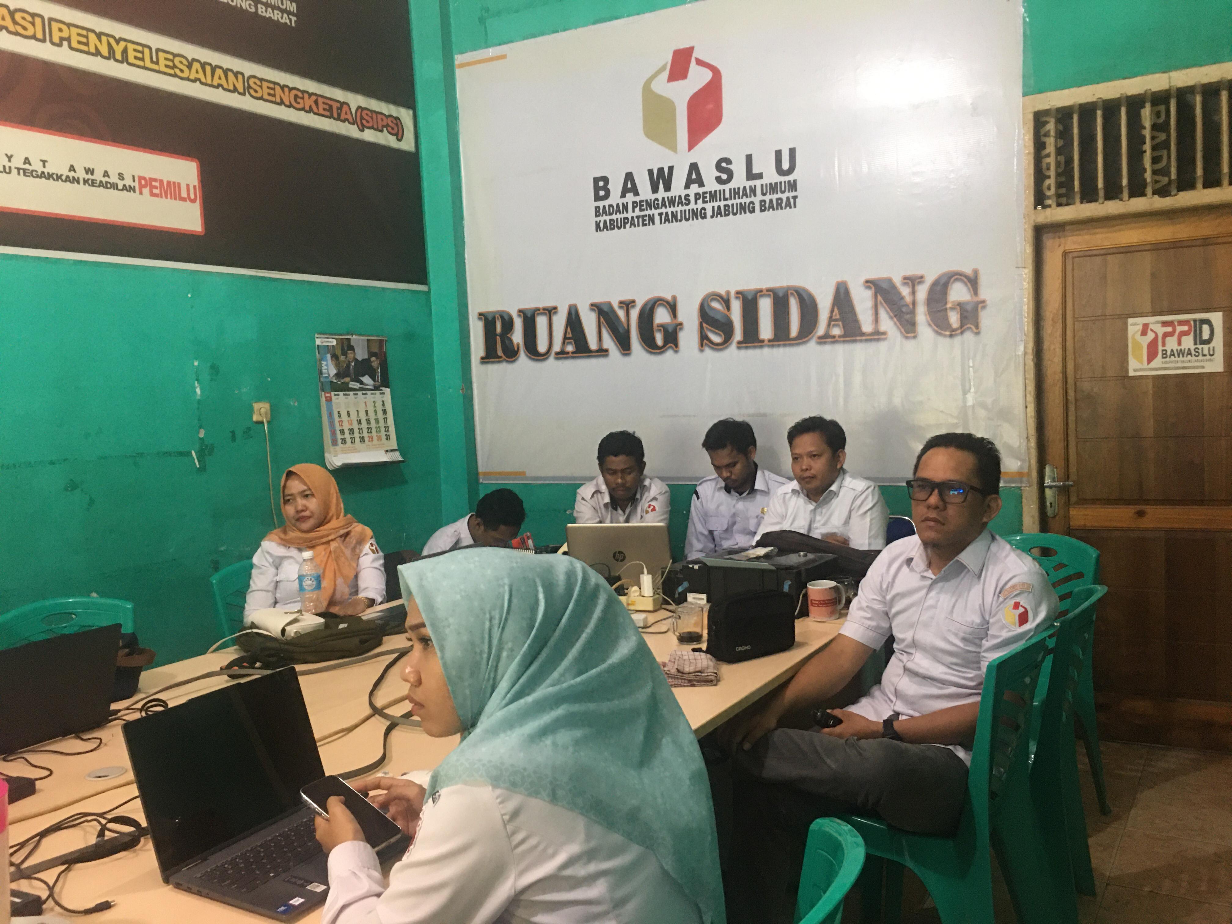 Bawaslu Kabupaten Tanjab Barat mengikuti kegiatan secara daring pada kegiatan Learning Management System (LMS)