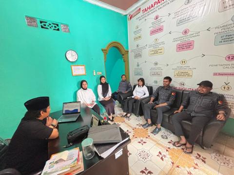 Anggota Bawaslu Kabupaten Tanjab Barat Nurhadi Prabowo memberikan arahan program kerja dimasa non tahapan 