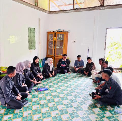 Suasana diskusi dan silaturahmi antara Bawaslu Tanjung Jabung Barat dan HMI Cabang Tanjung Jabung Barat